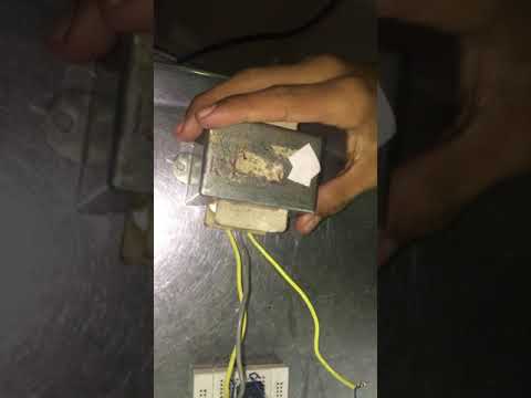 Cómo convertir la corriente de 110 a 12 voltios con un transformador