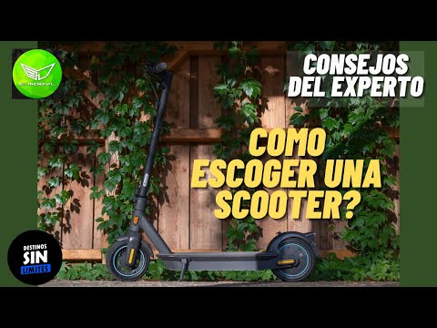 Jeune Adulte Utilisant Un Scooter électrique Pour Le Transport