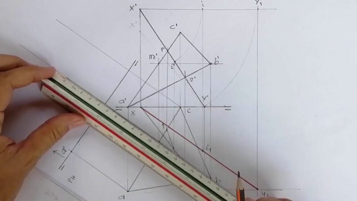 Entendiendo la intersección de planos y rectas en geometría descriptiva