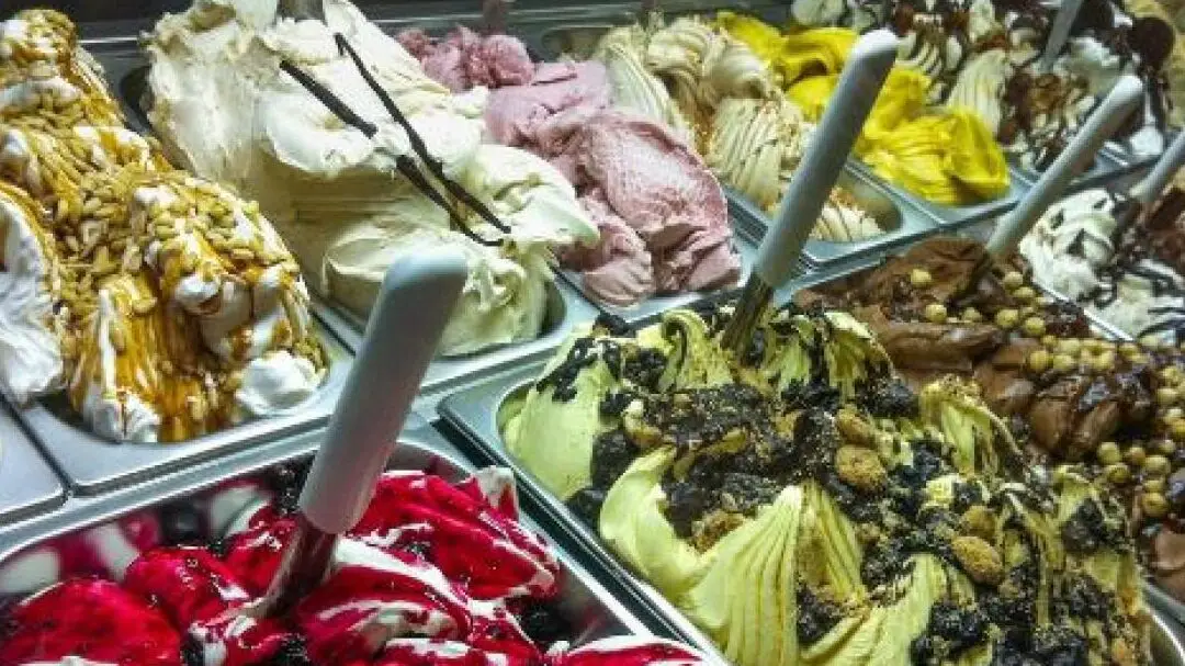 380種類のアイスクリームが並ぶアイスクリームパーラーには、フレーバーの種類が豊富！