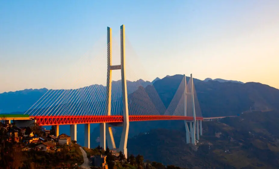 A chave para a conectividade: a importância das pontes na engenharia civil.