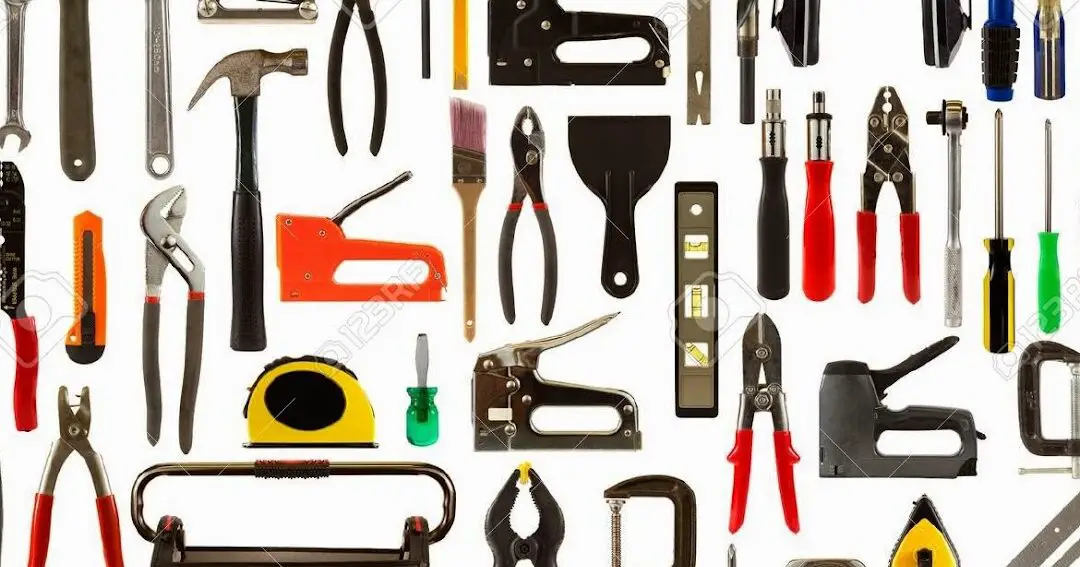 Las 20 imprescindibles herramientas de un carpintero