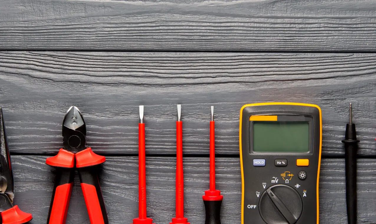 Las herramientas esenciales de un electricista