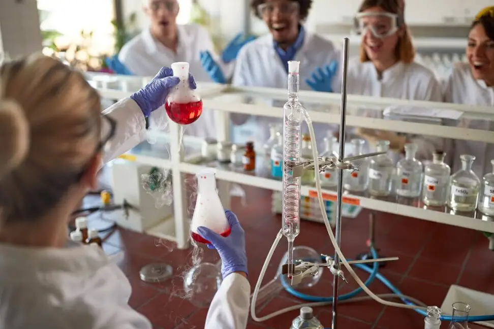 औद्योगिक रसायन विज्ञान में कैरियर की संभावनाएं और अवसर