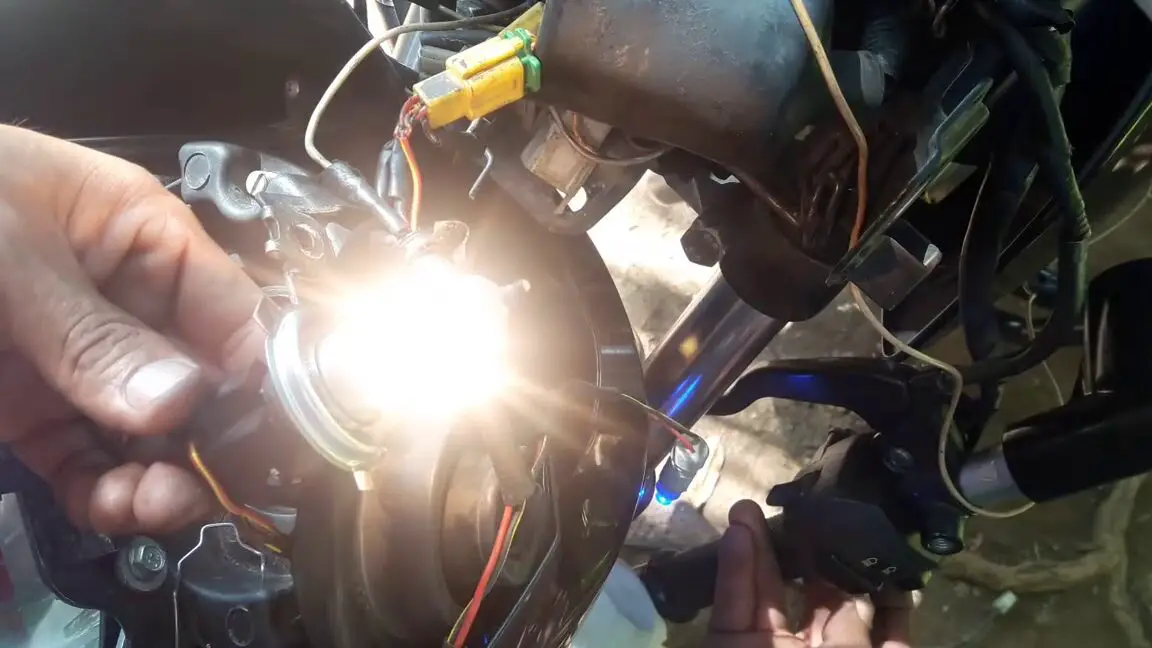 Problemas de iluminación en mi moto: las luces no encienden