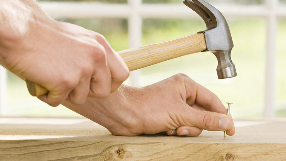 Usos y aplicaciones del martillo: una herramienta indispensable en el hogar y la construcción